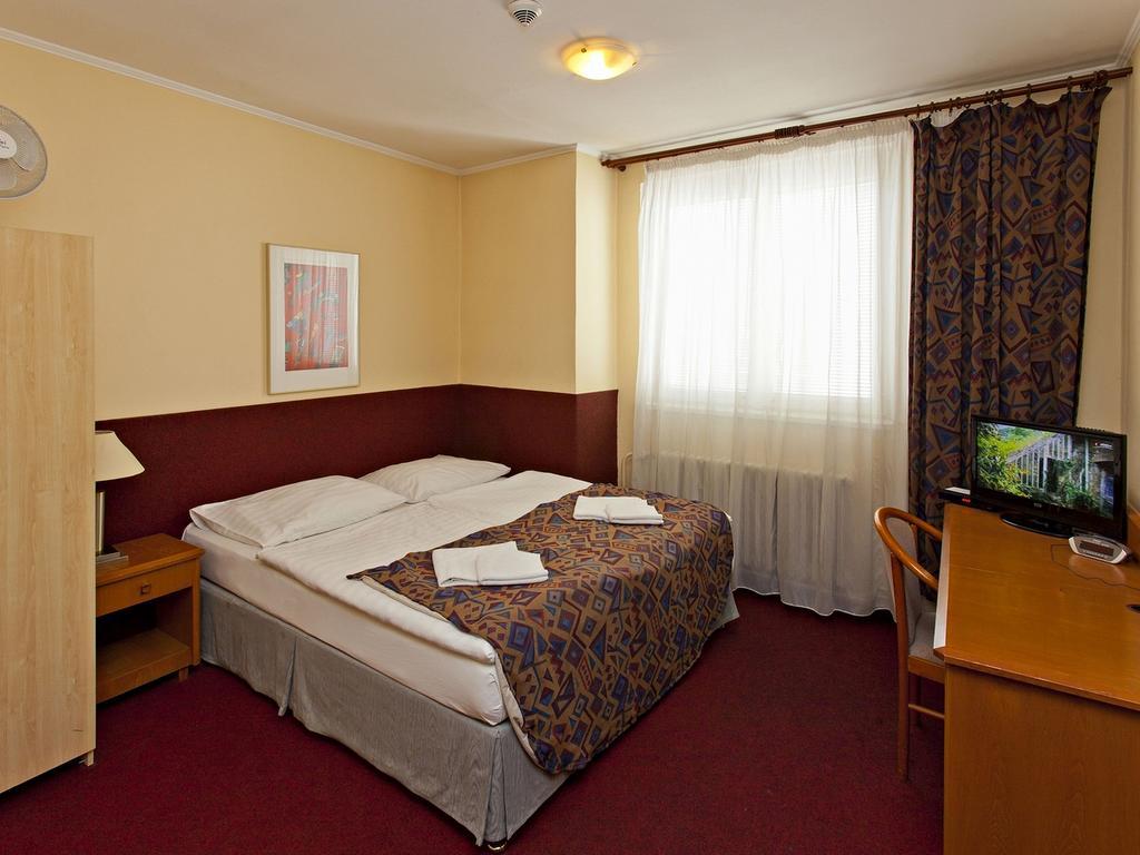 A Plus Hotel & Hostelプラハ エクステリア 写真