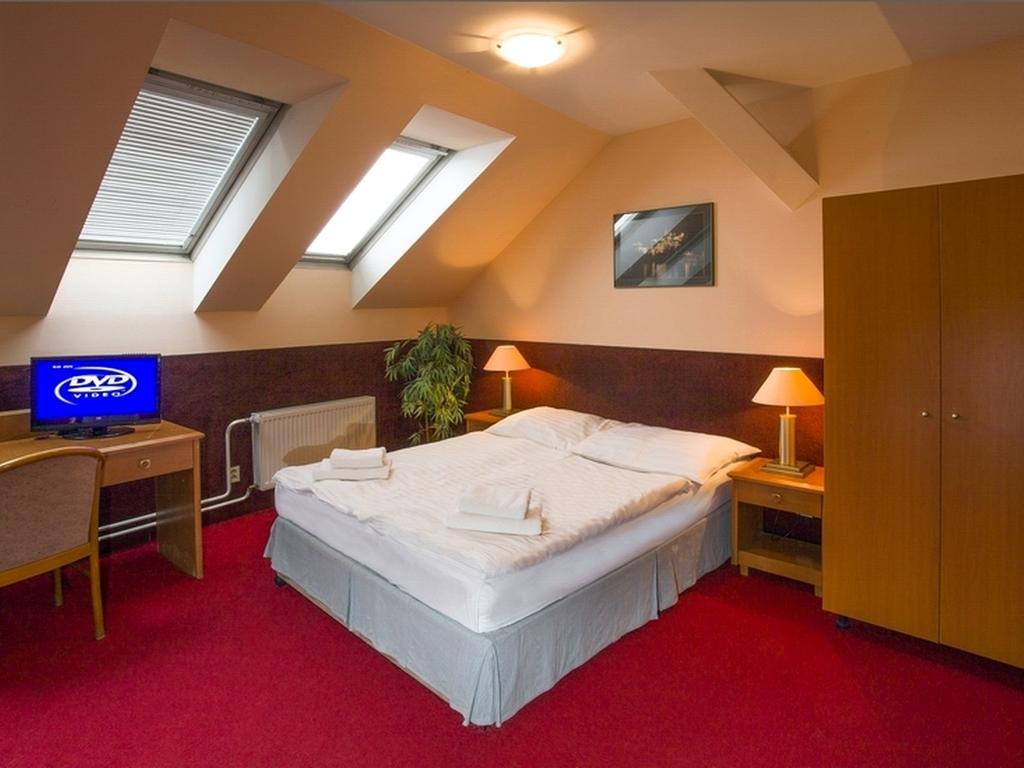 A Plus Hotel & Hostelプラハ エクステリア 写真
