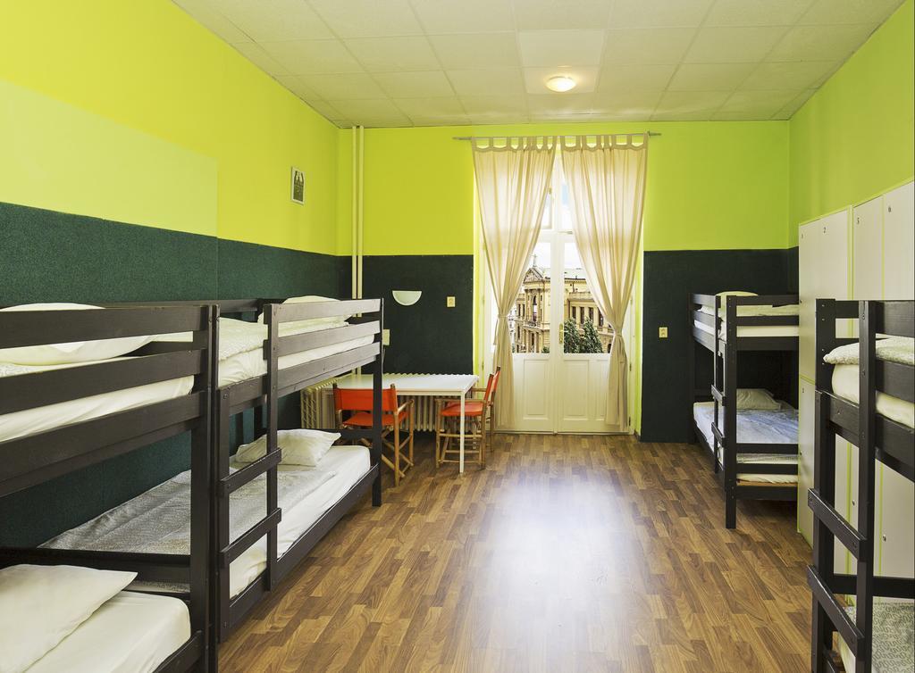 A Plus Hotel & Hostelプラハ エクステリア 写真