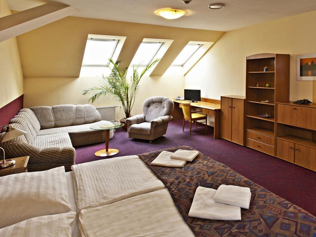 A Plus Hotel & Hostelプラハ エクステリア 写真