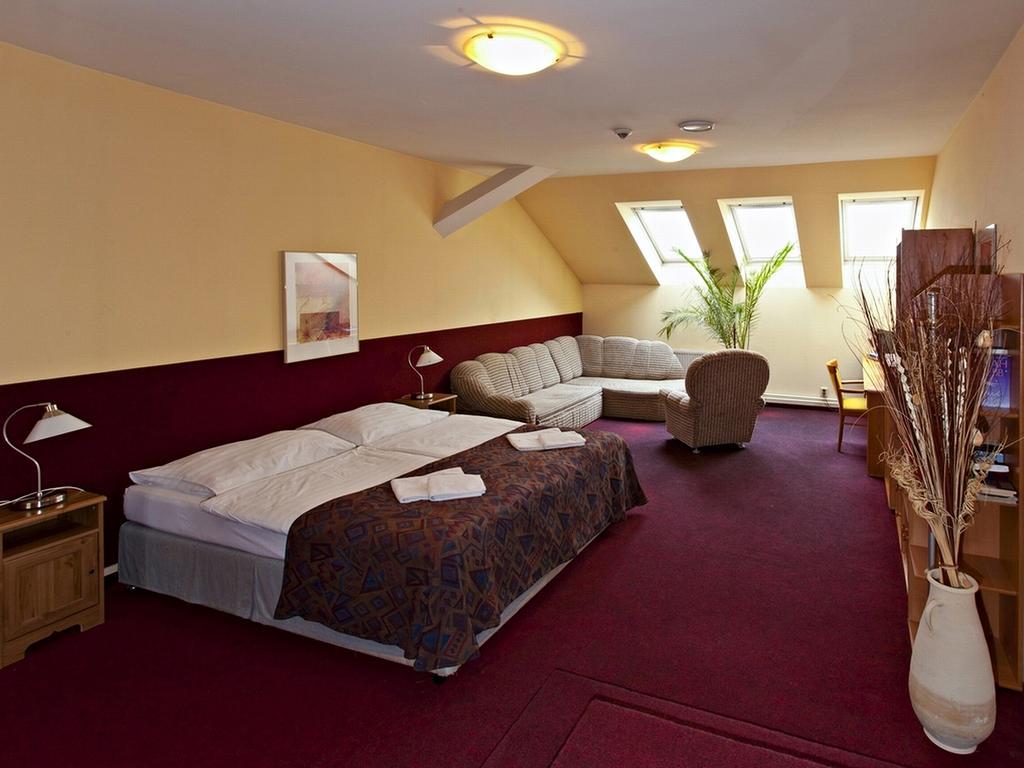 A Plus Hotel & Hostelプラハ エクステリア 写真