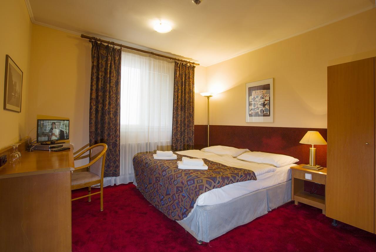 A Plus Hotel & Hostelプラハ エクステリア 写真