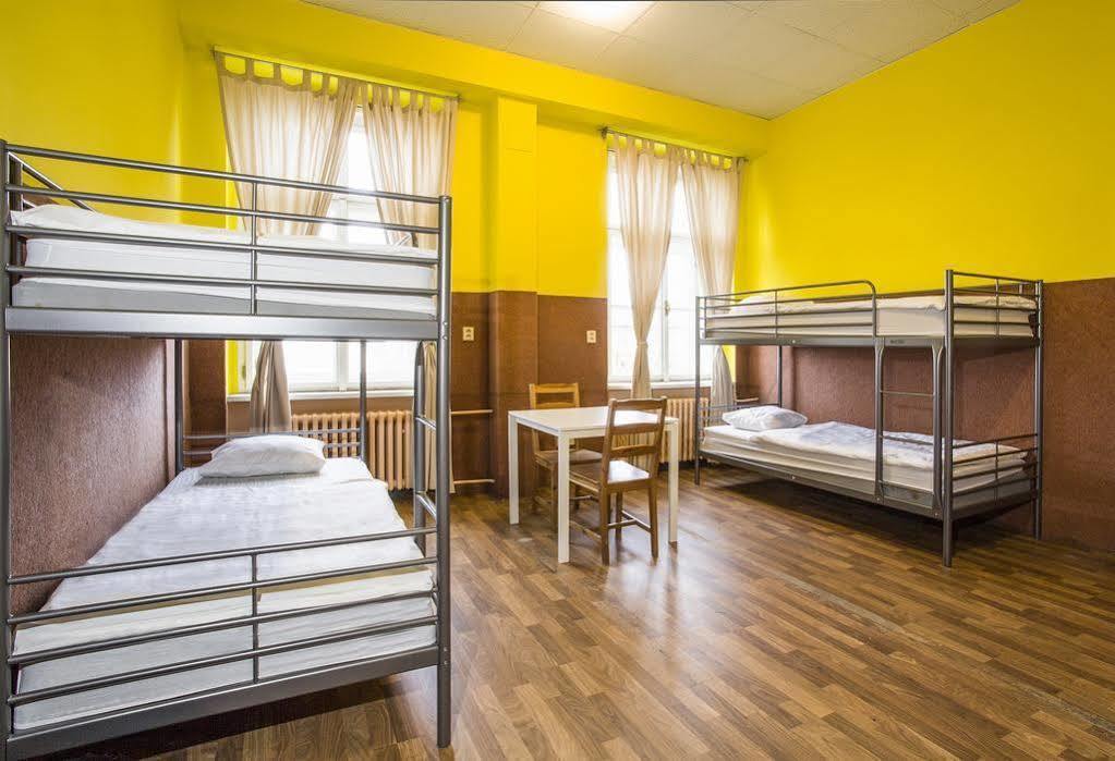 A Plus Hotel & Hostelプラハ エクステリア 写真