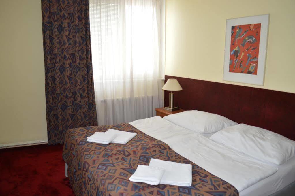 A Plus Hotel & Hostelプラハ エクステリア 写真
