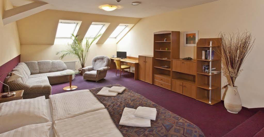 A Plus Hotel & Hostelプラハ エクステリア 写真