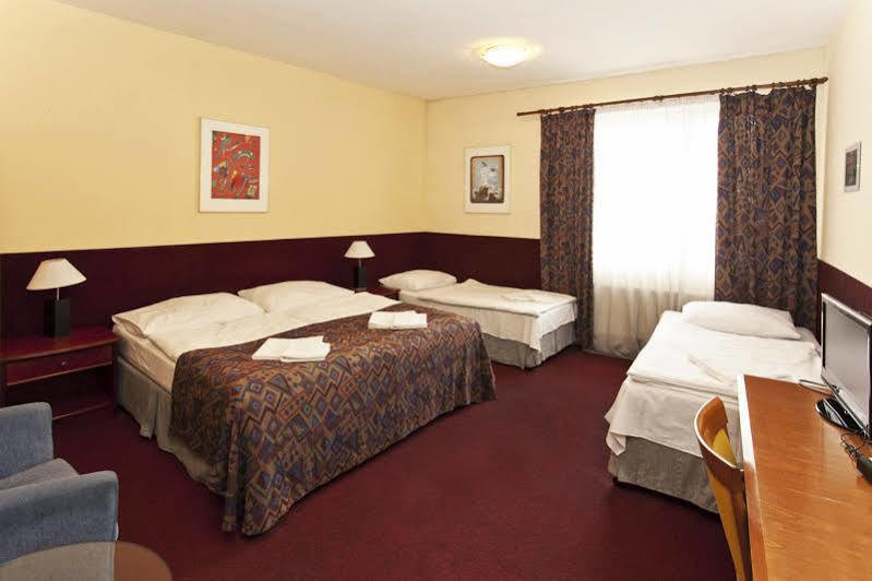 A Plus Hotel & Hostelプラハ エクステリア 写真
